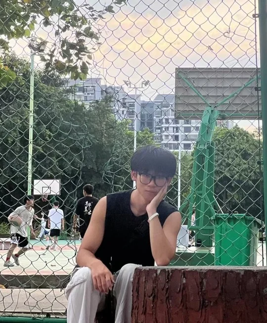 黄同学